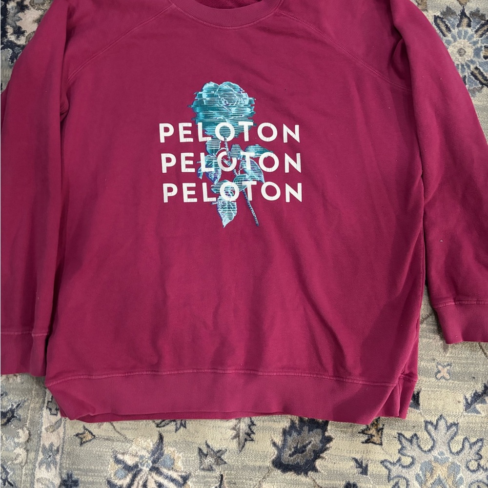 Peloton M Fuscia crewneck pullover